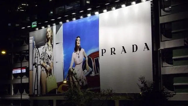 Panneau d'affichage Prada